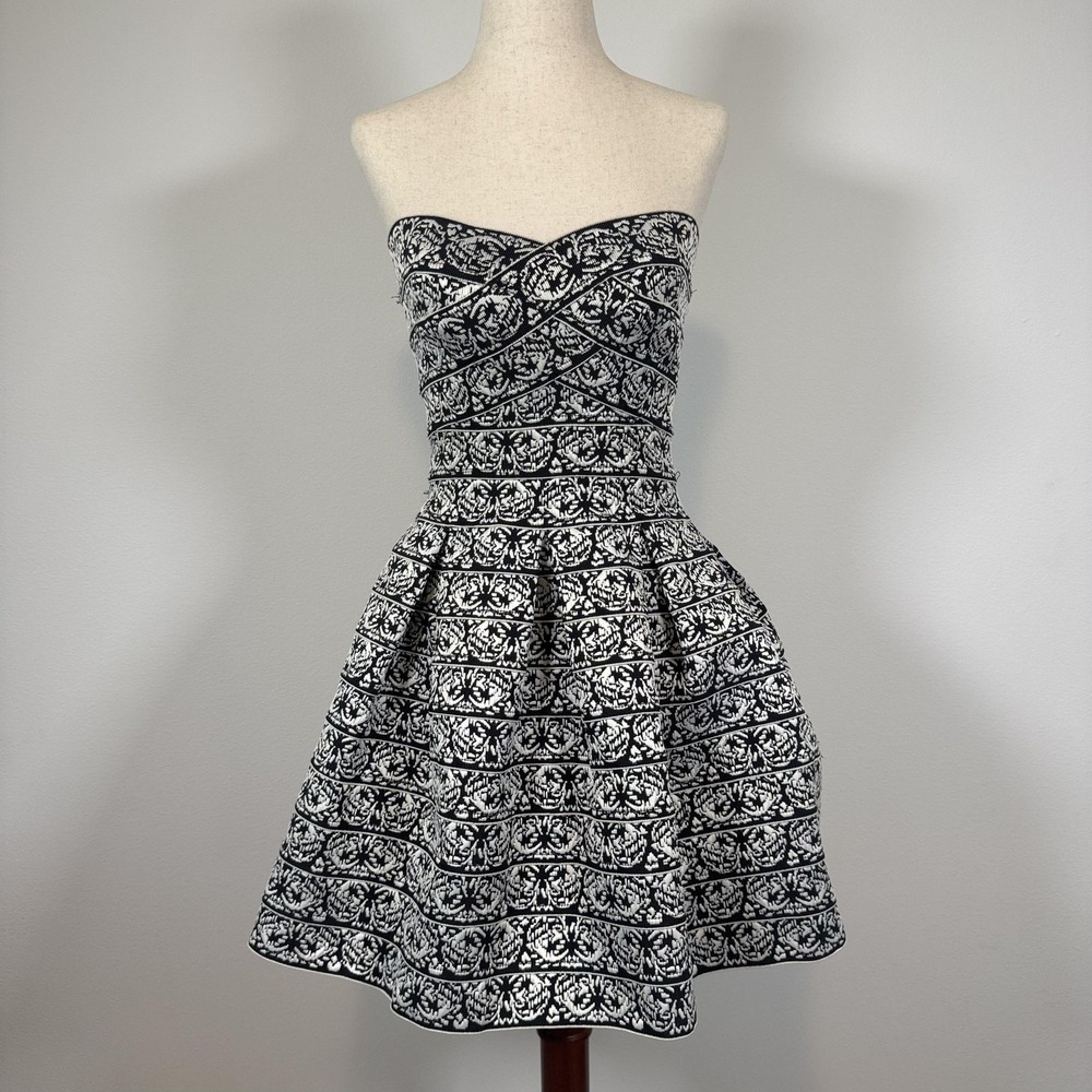 Gracia Dress Womens Small Black White Textured Strapless Fit & Flare Jacquard